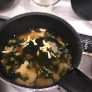 豆腐とわかめと油揚げのお味噌汁(^^)